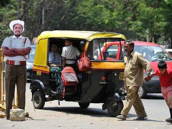 Bangalore Cops Scarecrow Technique For Traffic Offenders Bangalore Cops Scarecrow Technique For Traffic Offenders