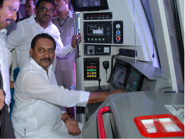 హైదరాబాద్ మెట్రో రైల్ మోడల్ కోచ్ ఆవిష్కరణ