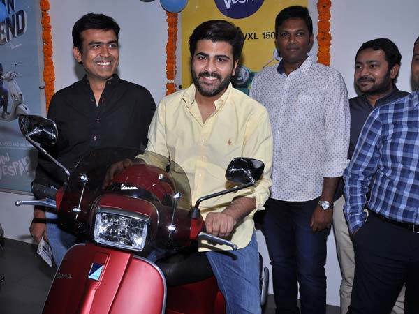 వెస్పా షోరూమ్ను ప్రారంభించిన శర్వానంద్ వెస్పా షోరూమ్ను ప్రారంభించిన శర్వానంద్