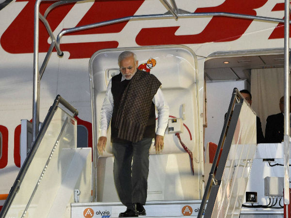 02. ఎయిర్ ఇండియా విమానం