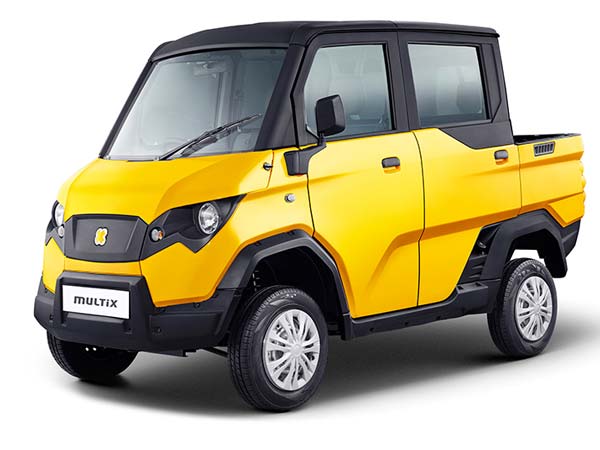 పోలారిస్ మల్టిక్స్ డ్రైవ్ చేసిన ధోని