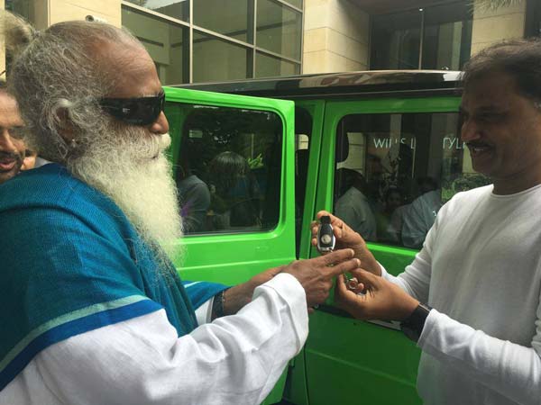 సద్గురు జగ్గీ వాసుదేవ్ స్వామీజి మెర్సిడెస్ ఏఎమ్జి