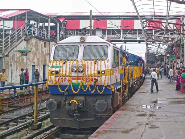మహమన ఎక్స్ప్రెస్ రైలు