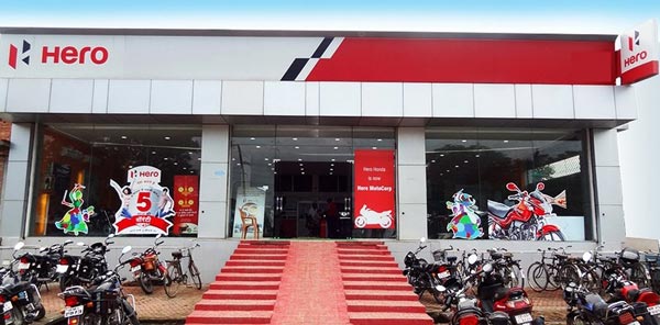 బైకు కొంటే మేక ఉచితం