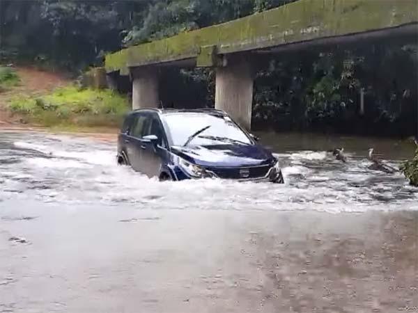 నదులను దాటిన టాటా హెక్సా