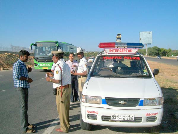 ట్రాఫిక్ పోలీసులు