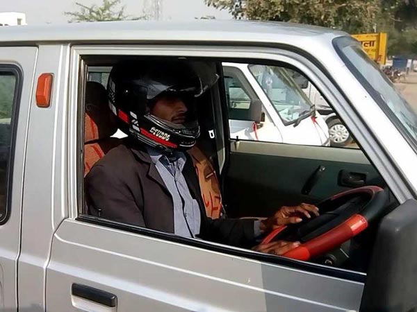 హెల్మెట్ ధరించకుండా కారు నడిపినందుకు ఫైన్