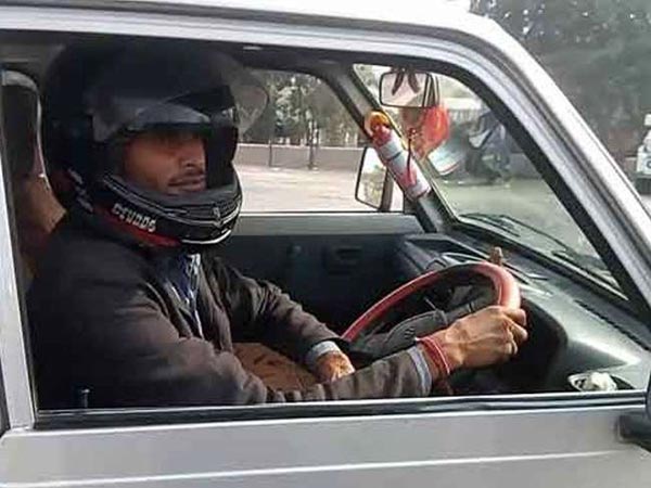 హెల్మెట్ ధరించకుండా కారు నడిపినందుకు ఫైన్