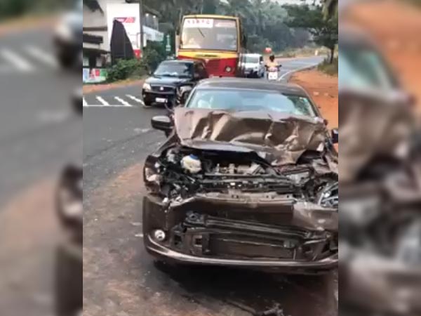 రెండు లారీల మధ్య నలిగిపోయిన ఈ కారు