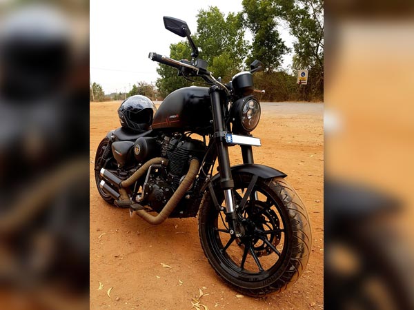మోడిఫైడ్ రాయల్ ఎన్ఫీల్డ్ బైక్