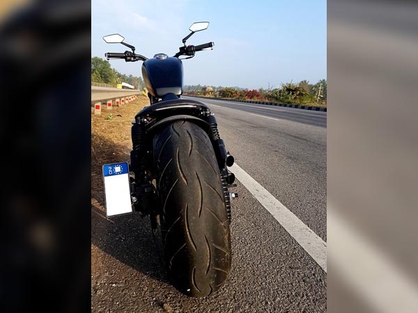 మోడిఫైడ్ రాయల్ ఎన్ఫీల్డ్ బైక్