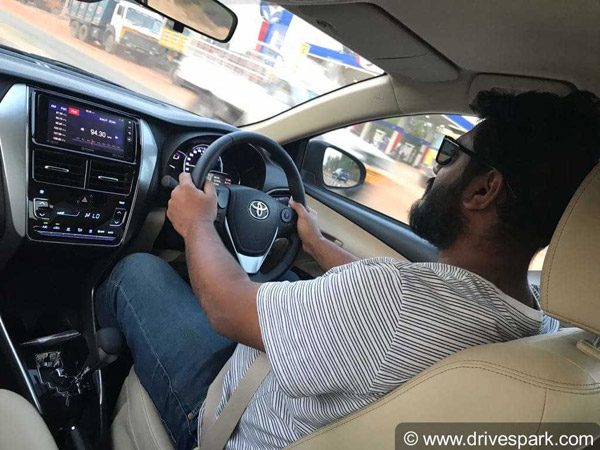 టయోటా యారిస్ రివ్యూ