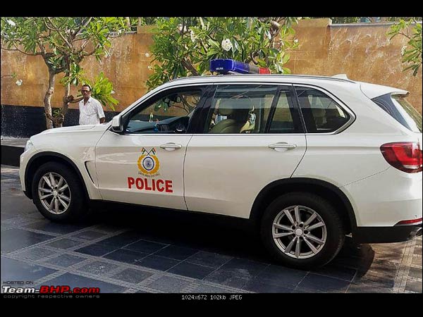ముఖేష్ అంబానీ పోలీసులకు స్పెషల్ బైకులు