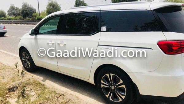 మొదటిసారి రోడ్డెక్కిన కియా గ్రాండ్ కార్నివాల్: ఇన్నోవా క్రిస్టాకు ఇక చుక్కలే