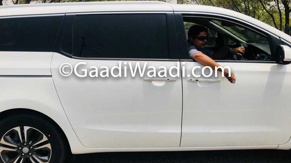 మొదటిసారి రోడ్డెక్కిన కియా గ్రాండ్ కార్నివాల్: ఇన్నోవా క్రిస్టాకు ఇక చుక్కలే