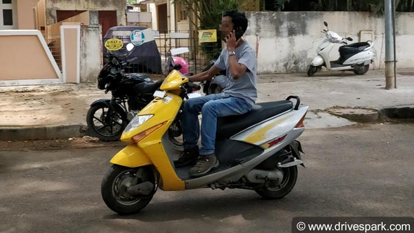 డ్రైవింగ్లో ఫోన్ మాట్లాడటం అస్సలు తప్పు కాదంట