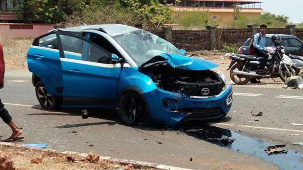 విద్యుత్ స్తంభాన్ని హై స్పీడ్ టాటా నెక్సాన్