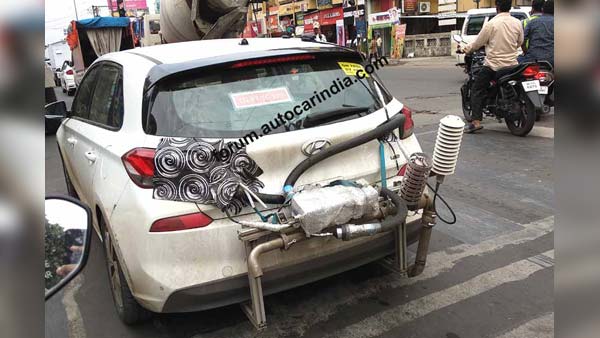 ఐ30 కారును పరీక్షిస్తున్న హ్యుందాయ్