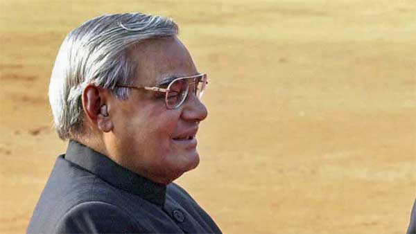 ఆ రోజు కారులో ఇరుక్కుపోయిన వాజ్పేయి