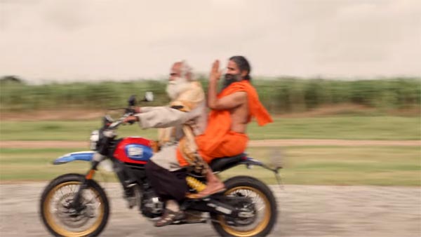 సద్గురు మరియు రామ్దేవ్ బాబాల బైక్ సవారీ