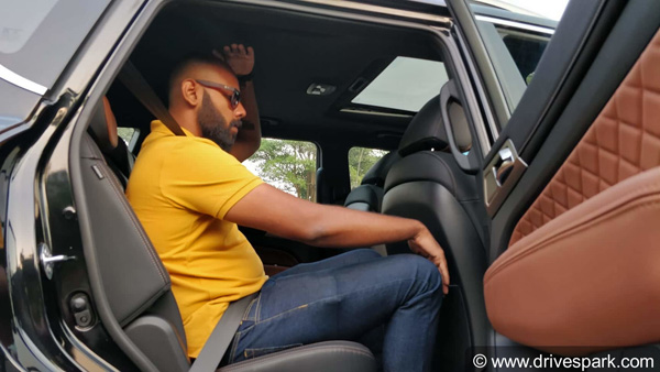 అల్టురస్ జి4 లక్షురి ఎస్యూవీ కారును విడుదల చేసిన మహీంద్రా
