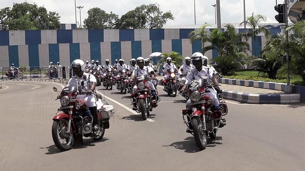 మీ పాత కేసులను క్లోస్ చేసేందుకు ట్రాఫిక్ పోలీసులనుండి దిమ్మతిరిగే ఆఫర్