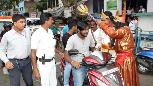 మీ పాత కేసులను క్లోస్ చేసేందుకు ట్రాఫిక్ పోలీసులనుండి దిమ్మతిరిగే ఆఫర్