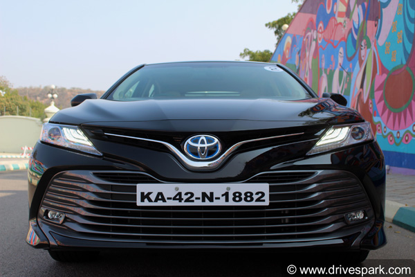 సరికొత్త టొయొటా క్యామ్రి హైబ్రిడ్ కార్ రివ్యూ