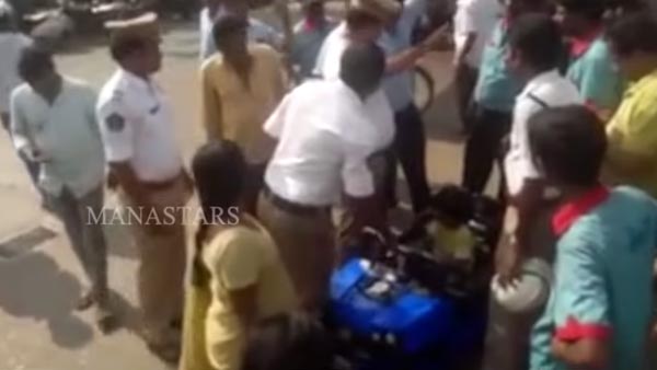 బొమ్మ కార్ తో హైవే లోకి దూసుకెళ్లిన చిన్నారి..!