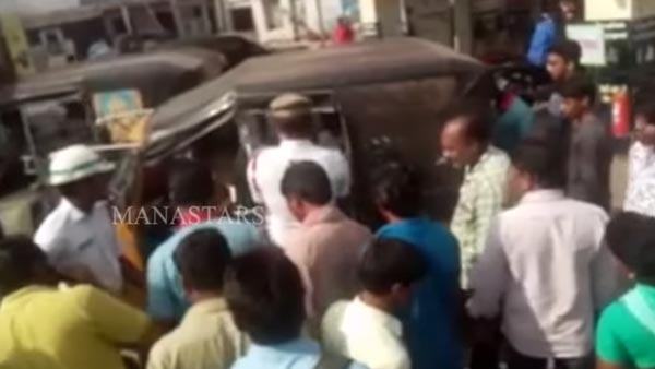 బొమ్మ కార్ తో హైవే లోకి దూసుకెళ్లిన చిన్నారి..!