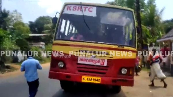 కెఎస్ఆర్టిసి బస్సు డ్రైవర్ ని పట్టుకున్న ఆర్టీవో ఆఫీసర్ ..!