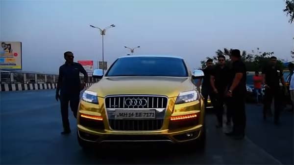 బంగారు కార్లతో బంగారు బాబులను చూసారా..!