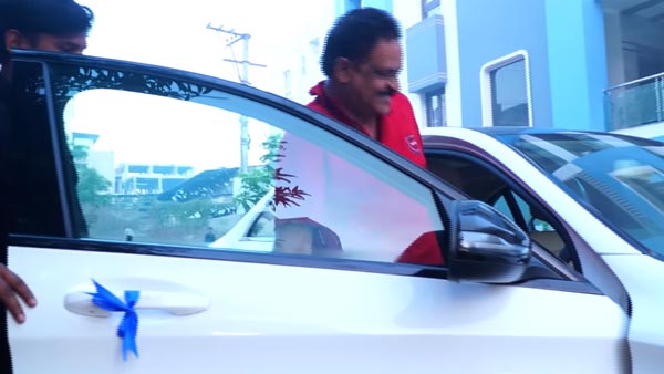 బెంజ్ కార్ తో తండ్రిని సర్ప్రైజ్ చేసిన కొడుకు!