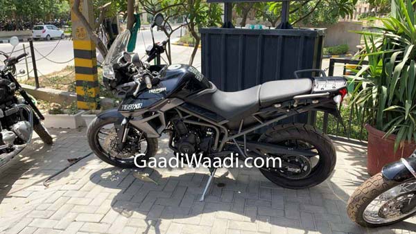 ట్రయంప్ మోటార్సైకిళ్లపై భారీగా డిస్కౌంట్లను ఇస్తున్న డీలర్...!