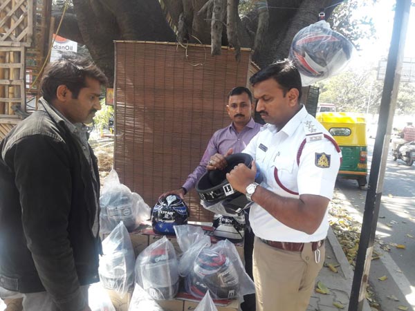హైదరాబాద్ లో జూలు విదిల్చిన ట్రాఫిక్ పోలీస్లు...అక్షరాలా రూ. 1 లక్ష ఫైన్!!