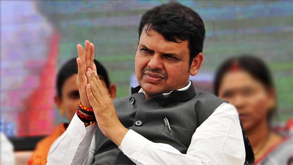 హెల్మెట్లు లేకుండా ప్రయాణిస్తున్న వారిని ఆపకండి.....అని చెప్పిన ముఖ్యమంత్రి!