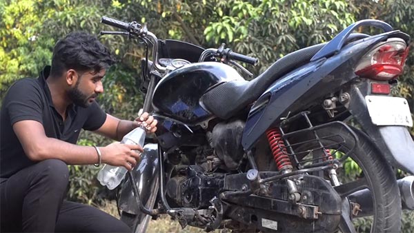 పెట్రోల్ కు బదులుగా కోకాకోలా నింపేసాడు...తరువాత ఏమి జరిగింది?