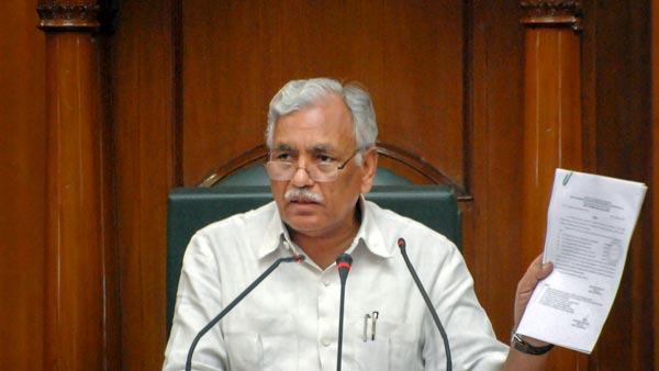 మా బాబు ఎమ్మెల్యే కారుపై స్టిక్కర్: ఎవరో చేసిన పనికి ఎమ్మెల్యే పదవికి ఎసరు