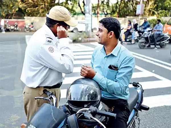 ట్రాఫిక్ రూల్స్ పాటిస్తే 50% డిస్కౌంట్.. దేని మీదో తెలుసా !