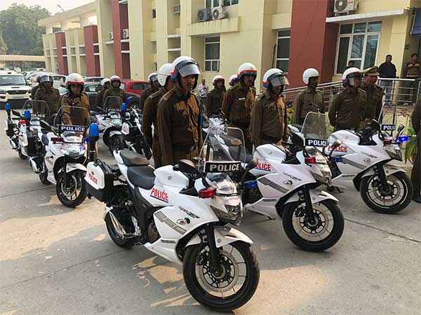 గురుగ్రామ్ పోలీస్ స్క్వాడ్లో 10 సుజుకి జిక్సెర్ ఎస్ఎఫ్ 250 మోటార్సైకిల్స్