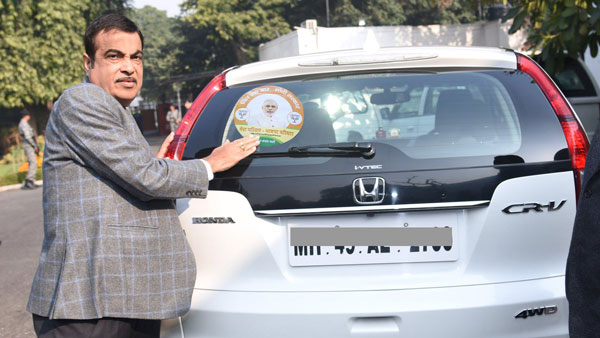 డ్రైవర్ లెస్ కార్లను భారతదేశంలో అనుమతించడానికి నిరాకరిస్తున్నకేంద్రమంత్రి నితిన్ గడ్కరీ!