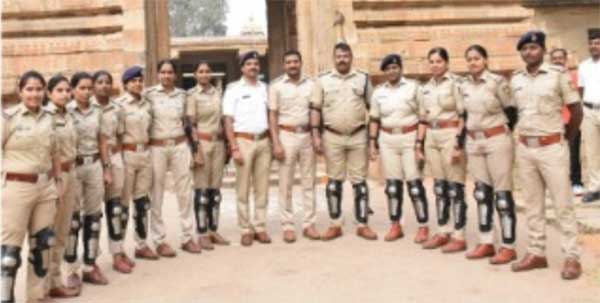 'వి ఫర్ ఉమెన్' బైక్ బ్రిగేడ్ను ప్రారంభించిన బెంగళూరు పోలీసులు!