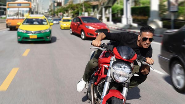 హెల్మెట్ లేకుండా బైక్ రైడింగ్ చేసిన అక్షయ్ కుమార్.. ఎందుకిలా చేసాడో చూడండి