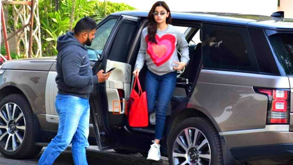 బాలీవుడ్ హీరోయిన్లు మెచ్చిన రేంజ్ రోవర్ కార్లు