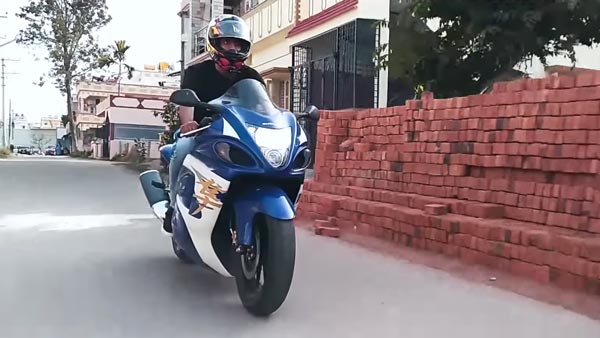సుజుకి హయబుసా లాగ ఉన్న మాడిఫైడ్ బజాజ్ పల్సర్