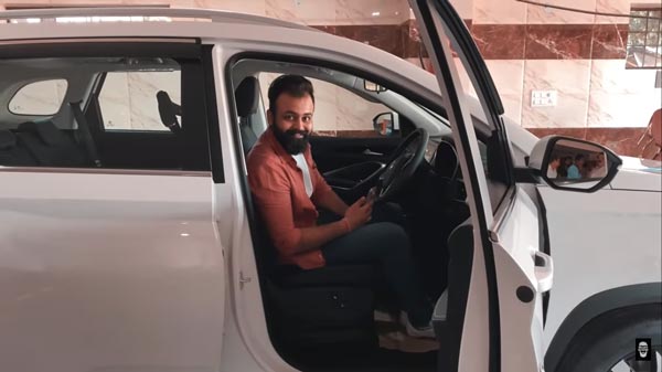 సర్ ప్రైస్ గిఫ్ట్ తో తండ్రిని ఆశ్చర్యపరిచిన యువకుడు