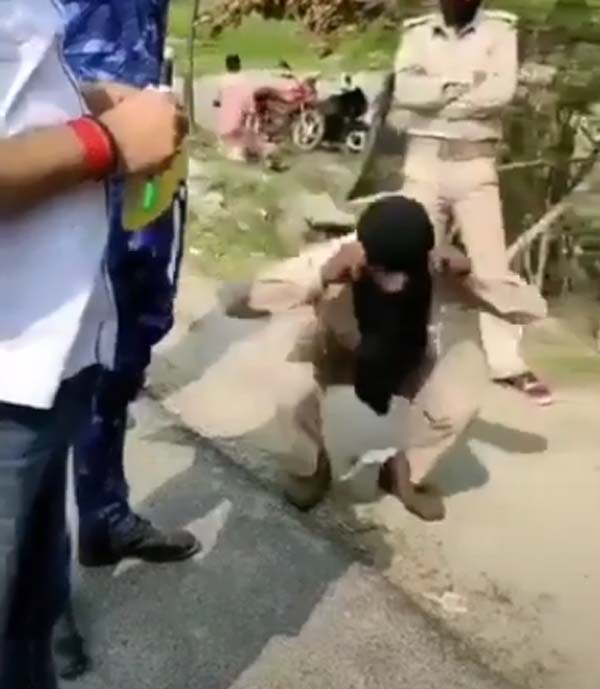 డ్యూటీలో ఉన్న హోమ్ గార్డ్ ని అవమానించిన వ్యవసాయాధికారి, చివరికి ఏమైందంటే..?