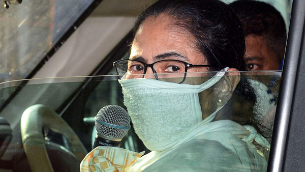 కలకత్తా ప్రజల కోసం వీధుల్లోకి వచ్చిన మమతా బెనర్జీ