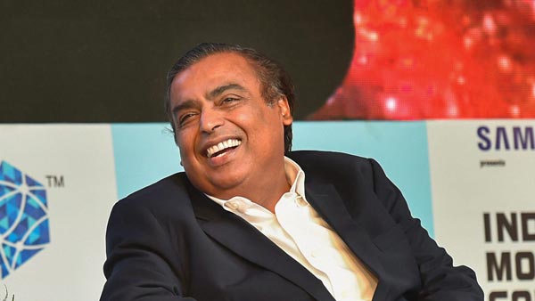 అంబానీ యొక్క రోల్స్ రాయిస్ కార్స్ చూసారా..!
