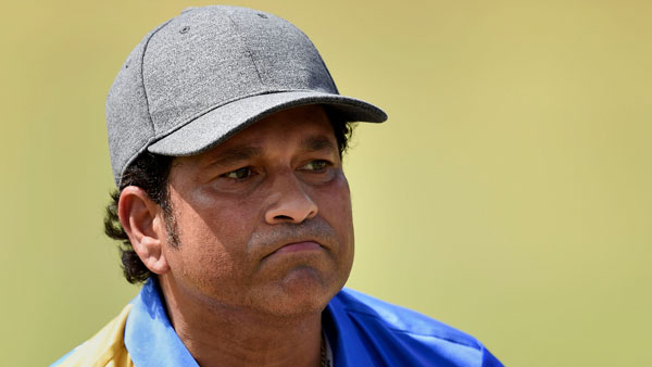 ప్రసిద్ధ భారతీయుల యొక్క మొదటి కార్లు చూసారా.. ?